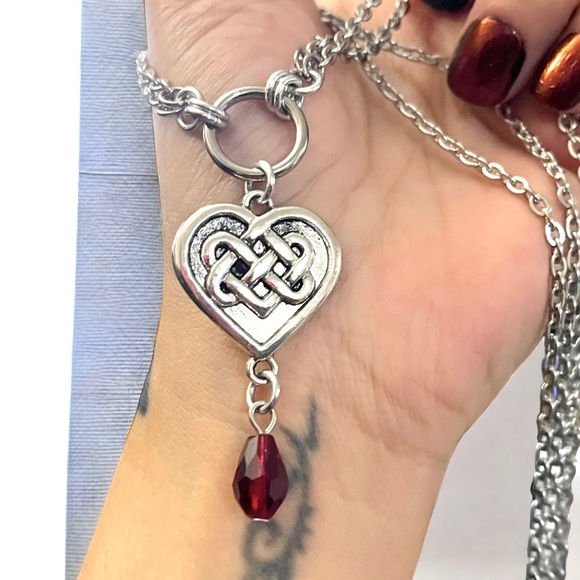 Double chain necklace celtic heart knot & dangly red crystal goth boho silver - Picture 8 of 9